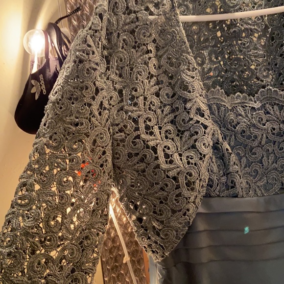 Large Green dress - Picture 7 of 7